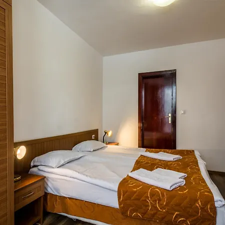 елегант лукс Хотел