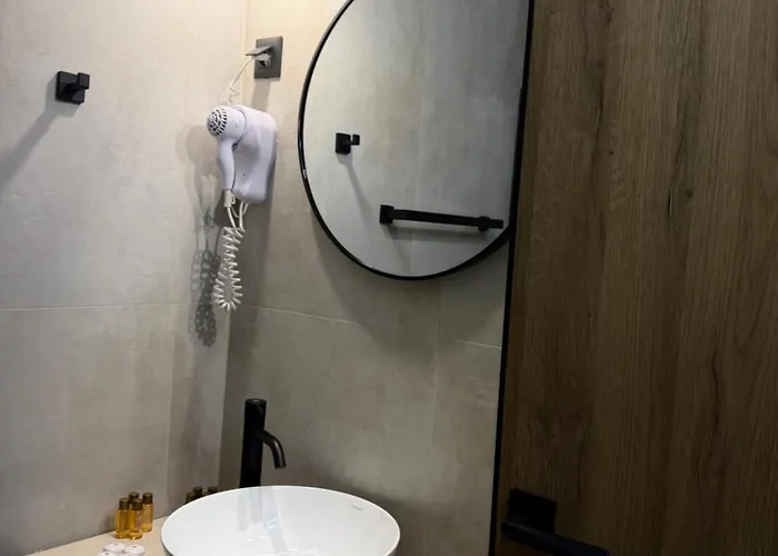 Elegant Lux Готель 4*