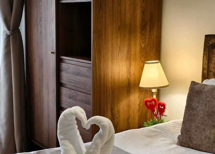 Готель Elegant Lux 4*