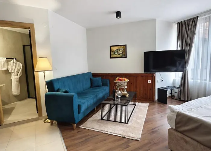 Elegant Lux Hotel 4*